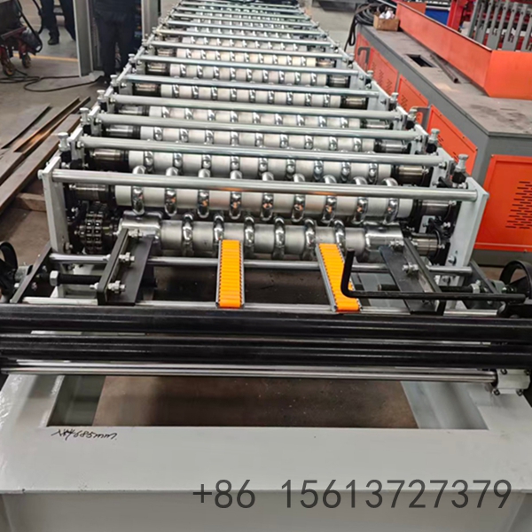 M&aacute;quina de telhas corrugadas ideal para galp&otilde;es industriais e constru&ccedil;&otilde;es civis