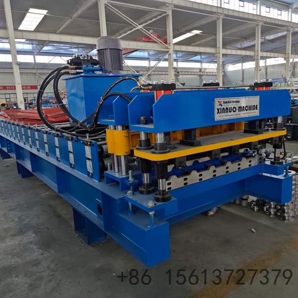 M&aacute;quina de conforma&ccedil;&atilde;o de telhas XINNUO MACHINE para produ&ccedil;&atilde;o de perfis met&aacute;licos ondulados
