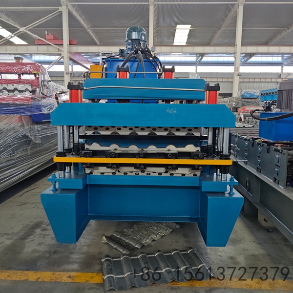 M&aacute;quina de conforma&ccedil;&atilde;o de telhas XINNUO MACHINE para produ&ccedil;&atilde;o de perfis met&aacute;licos ondulados