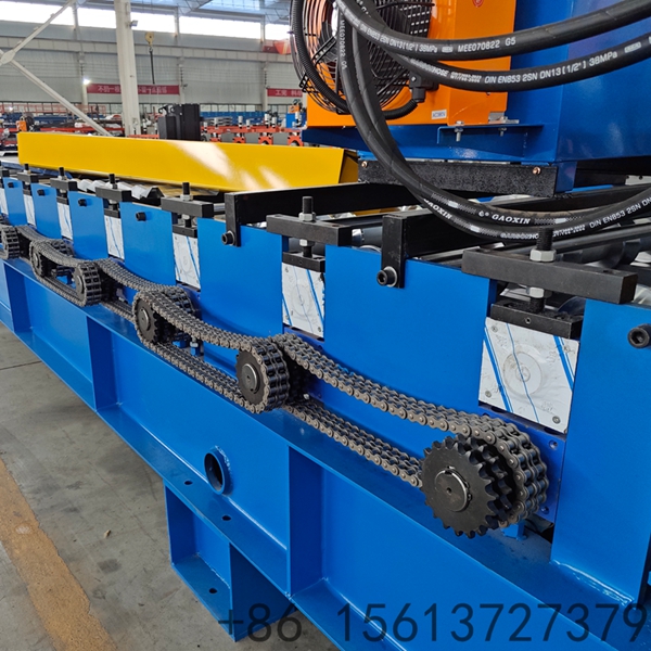 Equipamento industrial para produ&ccedil;&atilde;o cont&iacute;nua de perfis ondulados em a&ccedil;o galvanizado
