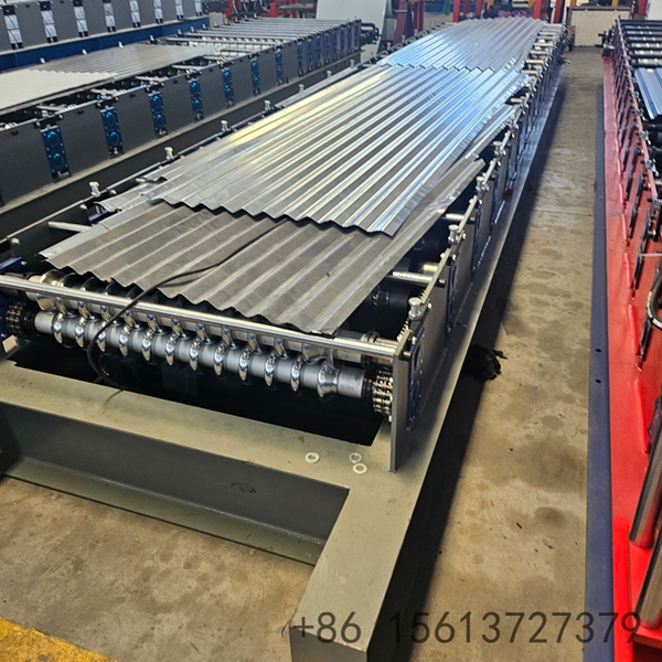 M&aacute;quina formadora de chapas met&aacute;licas com perfil trapezoidal