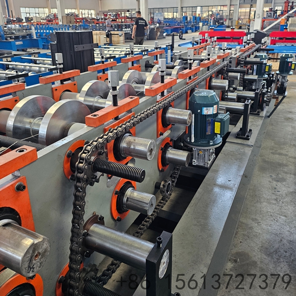 Rolos de conformacao da Maquina de Formacao Automatica de Perfil C, fabricados em aco GCr15 com tratamento termico para maior durabilidade.
