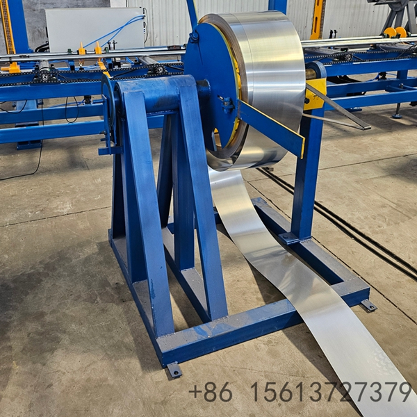Hydraulic cutting system detail of the roof ridge cap roll forming machine, ensuring burr-free, precise length cutting for perfect sealing during roof installation.