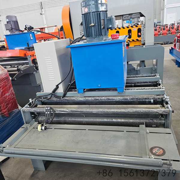 Automated roll forming line setup showing the decoiler and leveling mechanism for steel coils.