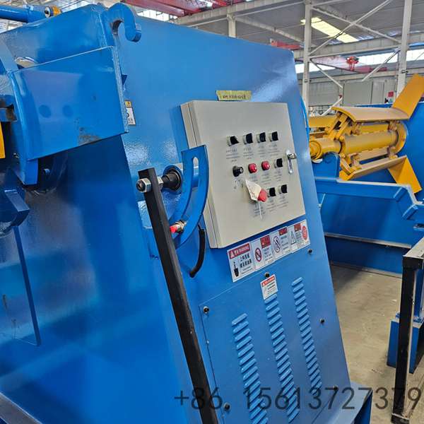 Close-up of the expanding mandrel on a Coil Decoiler Uncoiler Machine, showing secure coil mounting and anti-slip unwinding mechanism.