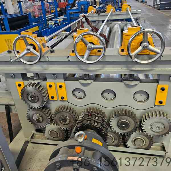 Multi-roller metal sheet straightener for precision flattening.