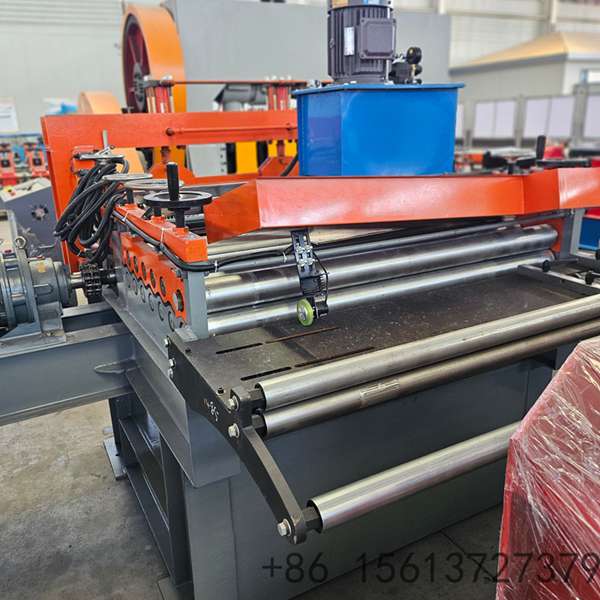 Heavy-duty hydraulic decoiler for uncoiling steel coils.