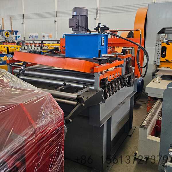 Hydraulic guillotine shear for accurate cut-to-length processing.