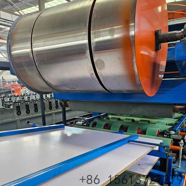 Painel sanduíche metálico isolante para construção industrial e comercial