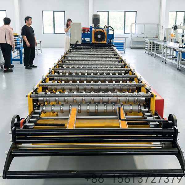 Máquina formadora de painel de telhado arqueado com acabamento superficial uniforme