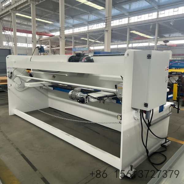 Hydraulic plate shears machine with automatic backgauge positioning system