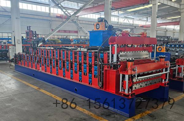 Industrial three layer roll forming machine for producing insulated sandwich panels