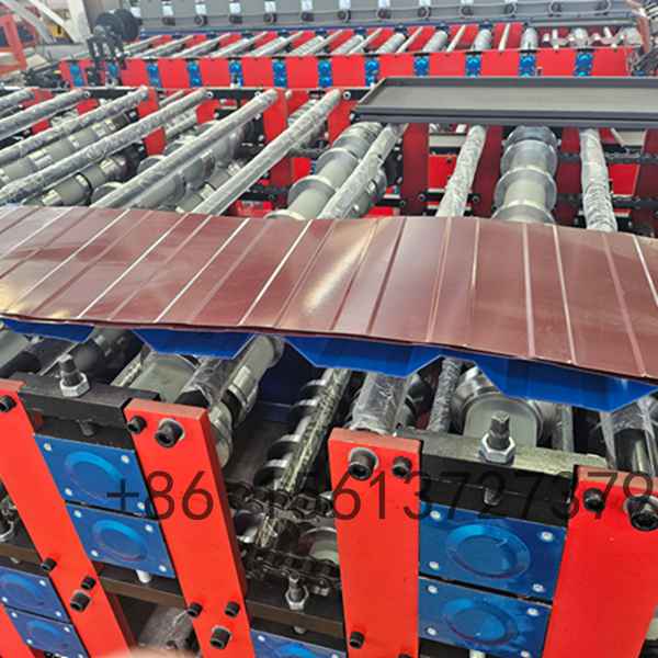 High-efficiency sandwich panel production line with three layer roll forming system