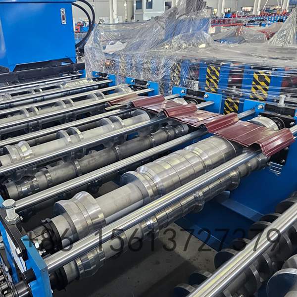 Automatic dual-layer trapezoidal metal roof panel forming line