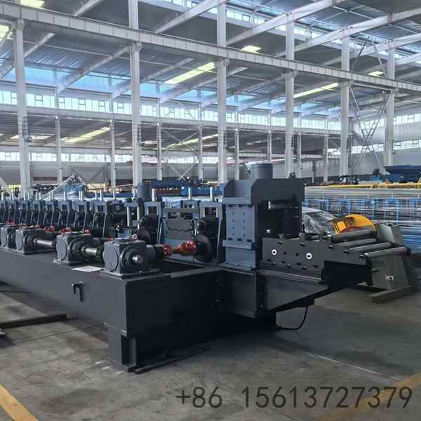Universal joint drive system for smooth and stable ceiling keel forming.