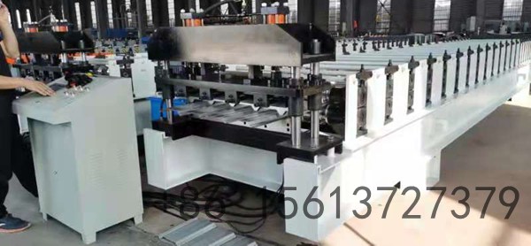 Heavy-duty steel deck manufacturing equipment featuring automatic hydraulic cutting systems and precision roller stations for TR4 profiles.