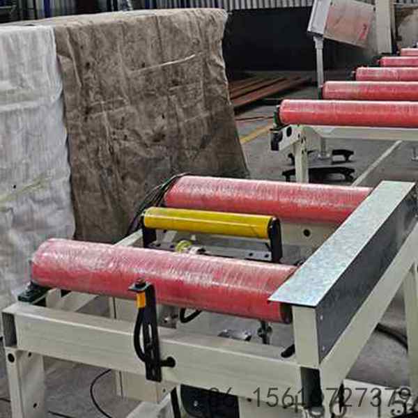 High-speed sheet packer utilizing servo motors for precise and neat panel stacking
