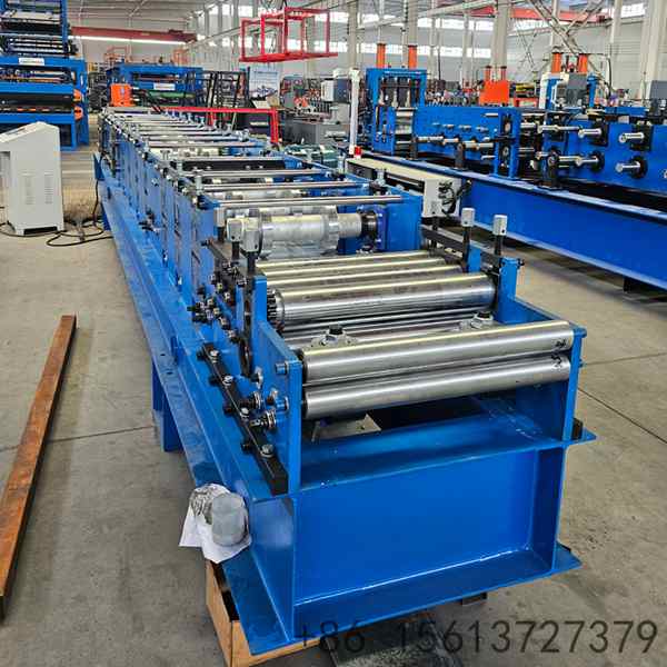 Hydraulic automatic punching unit integrated into the C U purlin roll forming machine