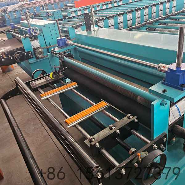 Hydraulic automatic cutting system integrated into the corrugated roofing sheet machine for exact length cutting