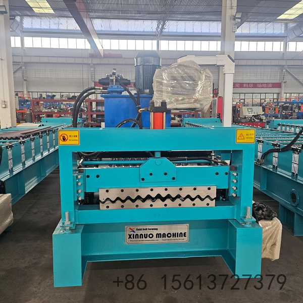 Manual decoiler and feeding guide system working seamlessly with the corrugated steel roofing sheet machine