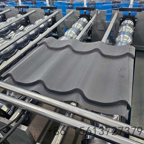 Hydraulic pressing station integrated into the 830 glazed tile machine for creating classic tile patterns