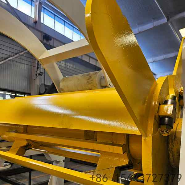 Industrial steel coil uncoiler equipped with a hydraulic support arm for safe and effortless coil loading