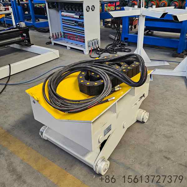 Precision leveling rollers integrated into the 7T decoiler to ensure flat and accurate sheet metal feeding