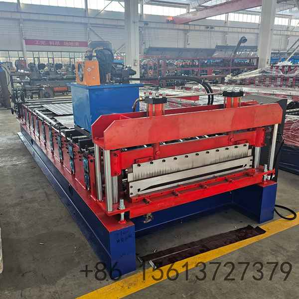 Versatile metal roof panel machine capable of producing both standard and tapered standing seam panels used in architectural facades and airport terminals.