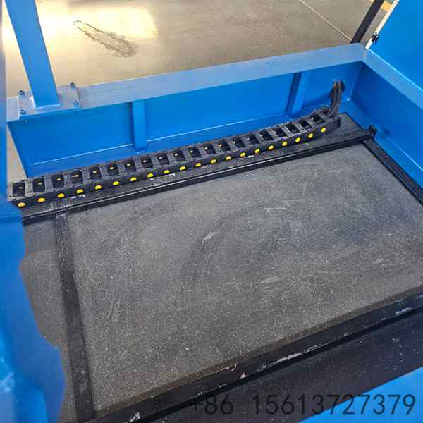 Adjustable hydraulic back tension brake system ensuring smooth and scratch-free material feeding
