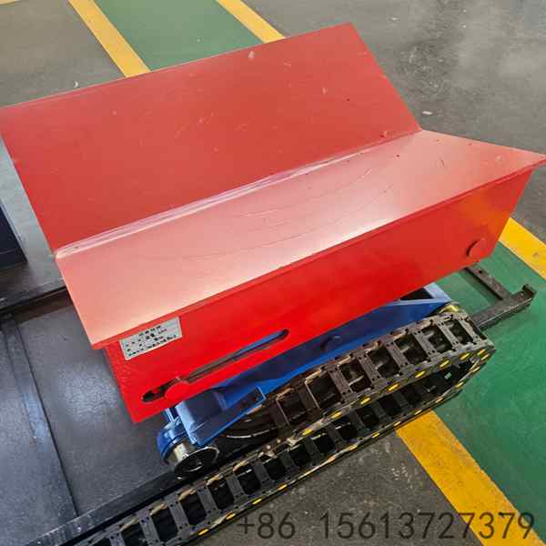 Hydraulic expanding mandrel mechanism securely gripping the inner bore of a steel coil for safe unwinding