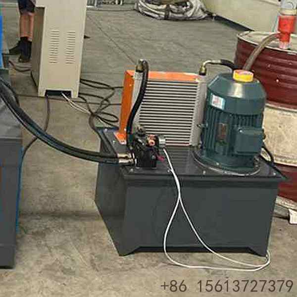 Quick-change tooling system allowing rapid switching between four different U channel sizes