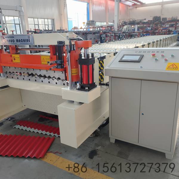 Linha de produ&ccedil;&atilde;o de telhas corrugadas galvanizadas e coloridas vermelhas