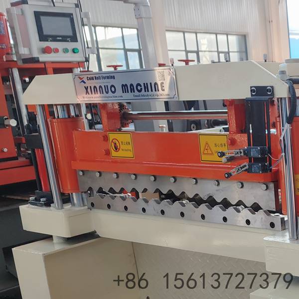 M&aacute;quina de telhas corrugadas ideal para galp&otilde;es industriais e constru&ccedil;&otilde;es civis