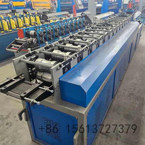 Manual decoiler and feeding guide system working seamlessly with the rolling shutter forming machine