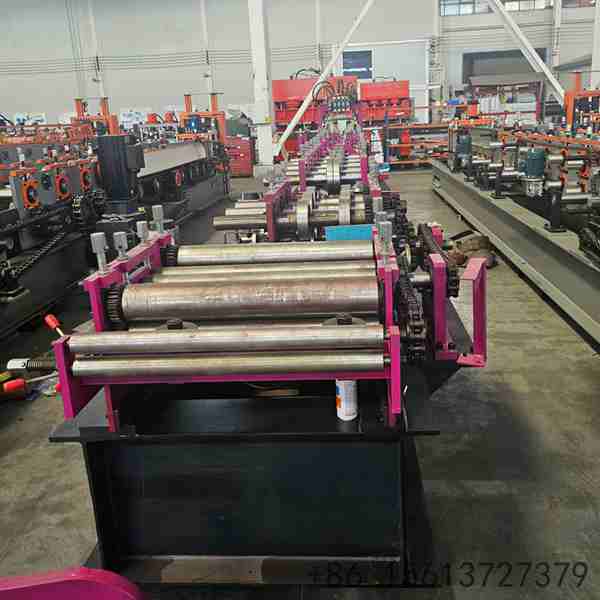 Heavy-duty welded steel frame structure of the CZ machine ensuring maximum stability during continuous operation