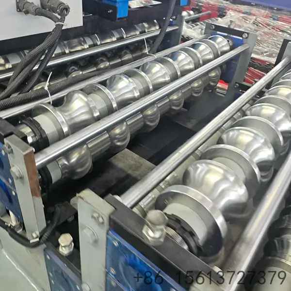 Système de coupe hydraulique automatique intégré à la machine double couche pour un découpage exact de longueur
