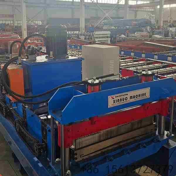 Automatic wall panel roll forming machine designed for continuous and efficient metal cladding production