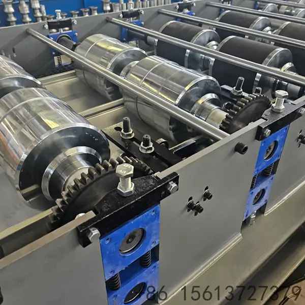 Automatic standing seam roll forming machine designed for continuous production of concealed fastener metal roof panels