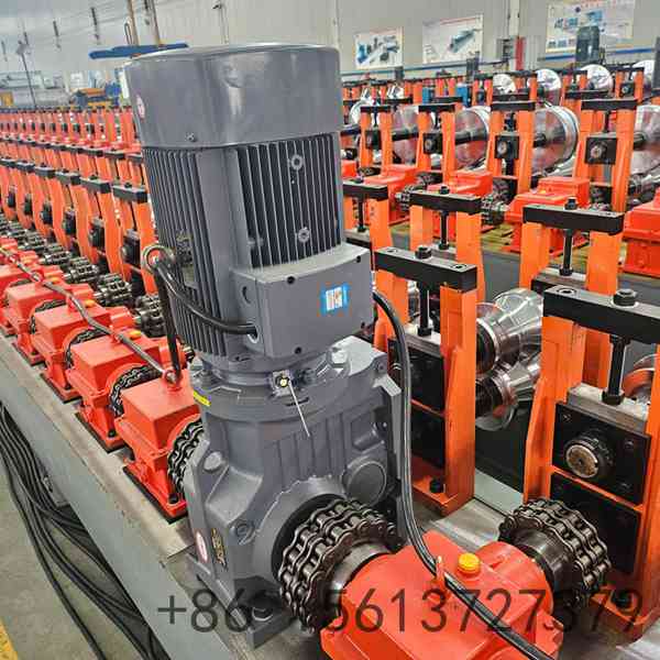 Hydraulic automatic cutting system integrated into the special shaped machine for exact length cutting