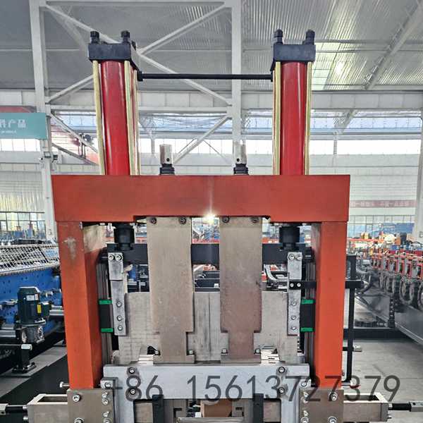 Hydraulic automatic punching system integrated into the C purlin machine for exact hole placement