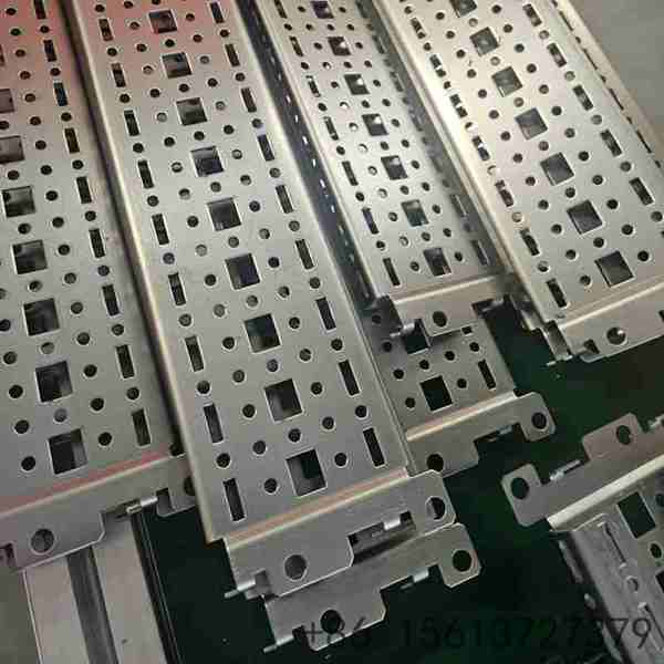 Multi-cylinder hydraulic punching station for electrical cabinet frame profiles.