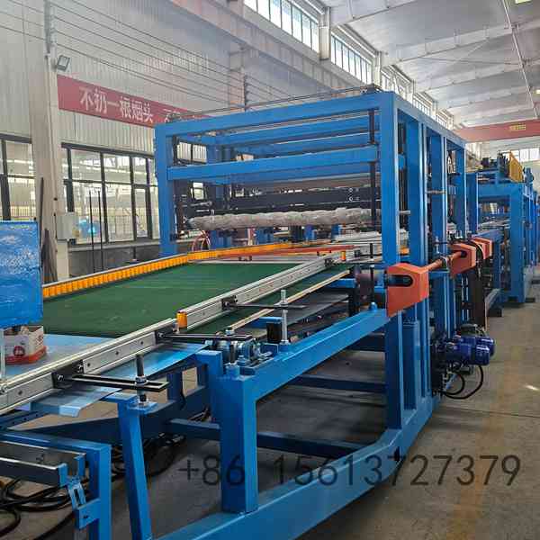 Automatic glue spraying and continuous laminating system ensuring strong bonding between steel sheets and rock wool