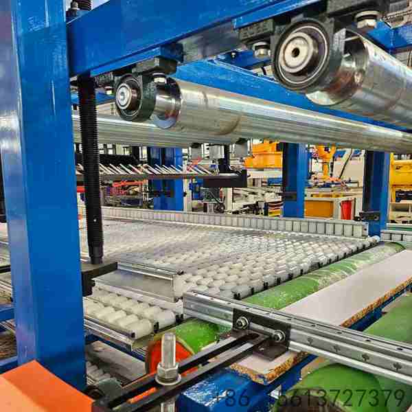 Advanced EPS and rock wool core feeding system working seamlessly with the sandwich panel production line