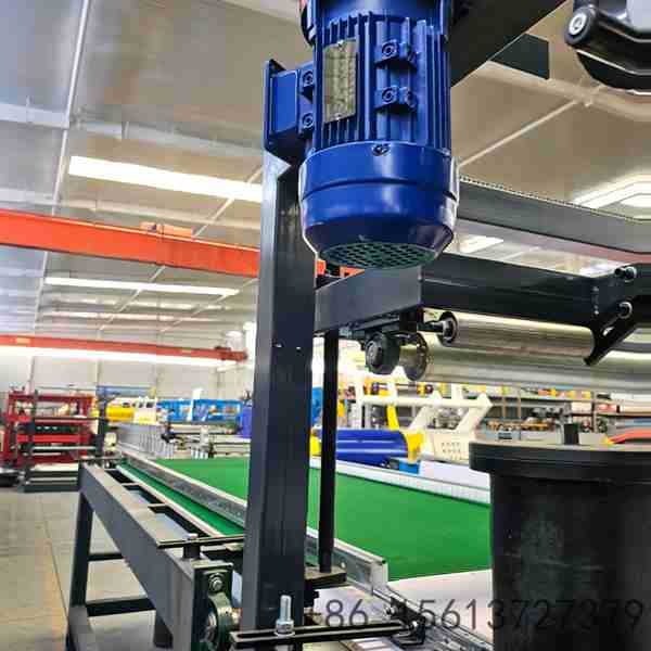 Automatic glue spraying and continuous laminating system ensuring strong bonding between steel sheets and insulation cores