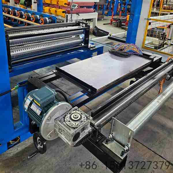 Advanced EPS and rock wool core feeding system working seamlessly with the Z-Lock sandwich panel production line