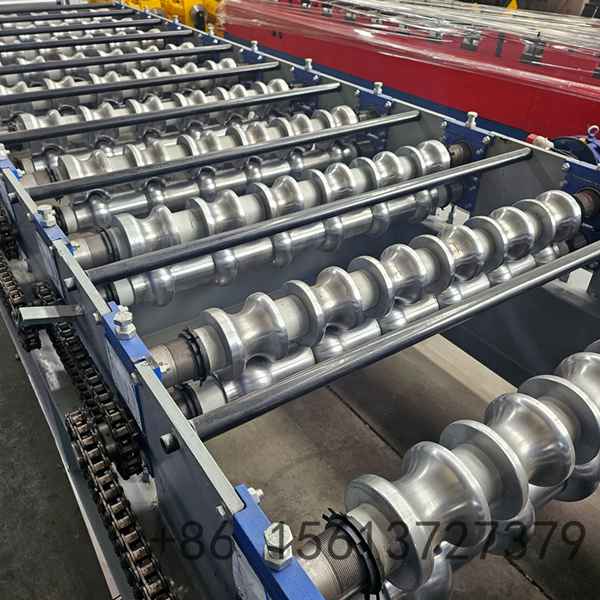 Reinforced steel base frame providing exceptional stability during the continuous forming process