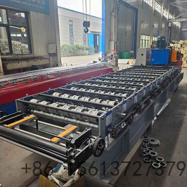 Hydraulic post-cut system with Cr12 quenched blades executing exact cuts for bamboo glazed panels