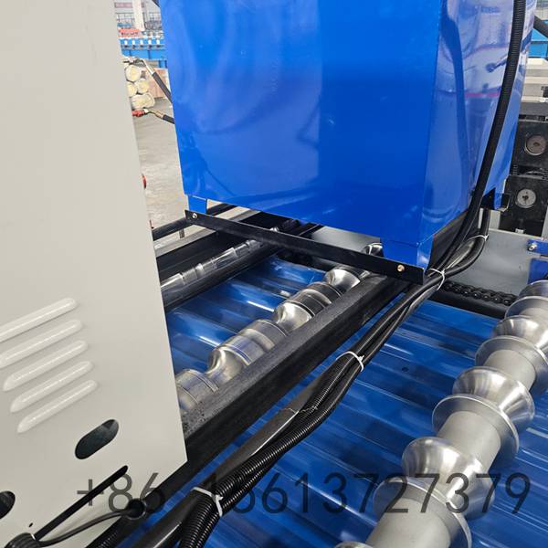 Advanced PLC control panel with touch screen interface for precise length setting and batch counting