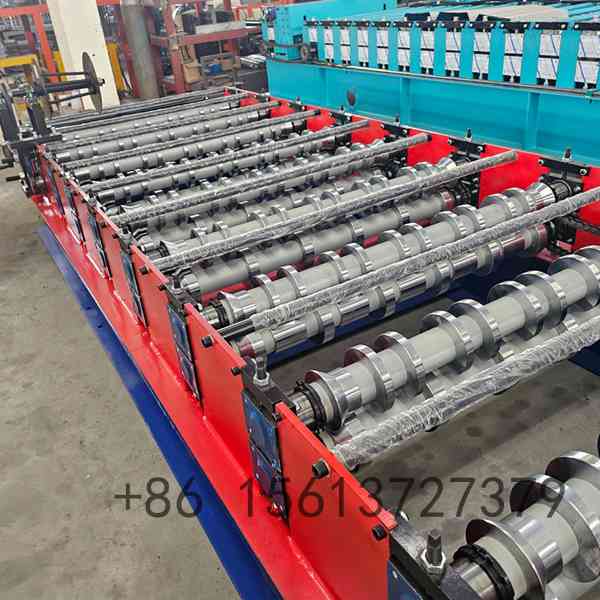 Automated decoiler and feeding guide system ensuring smooth material entry into the trapezoidal roll former