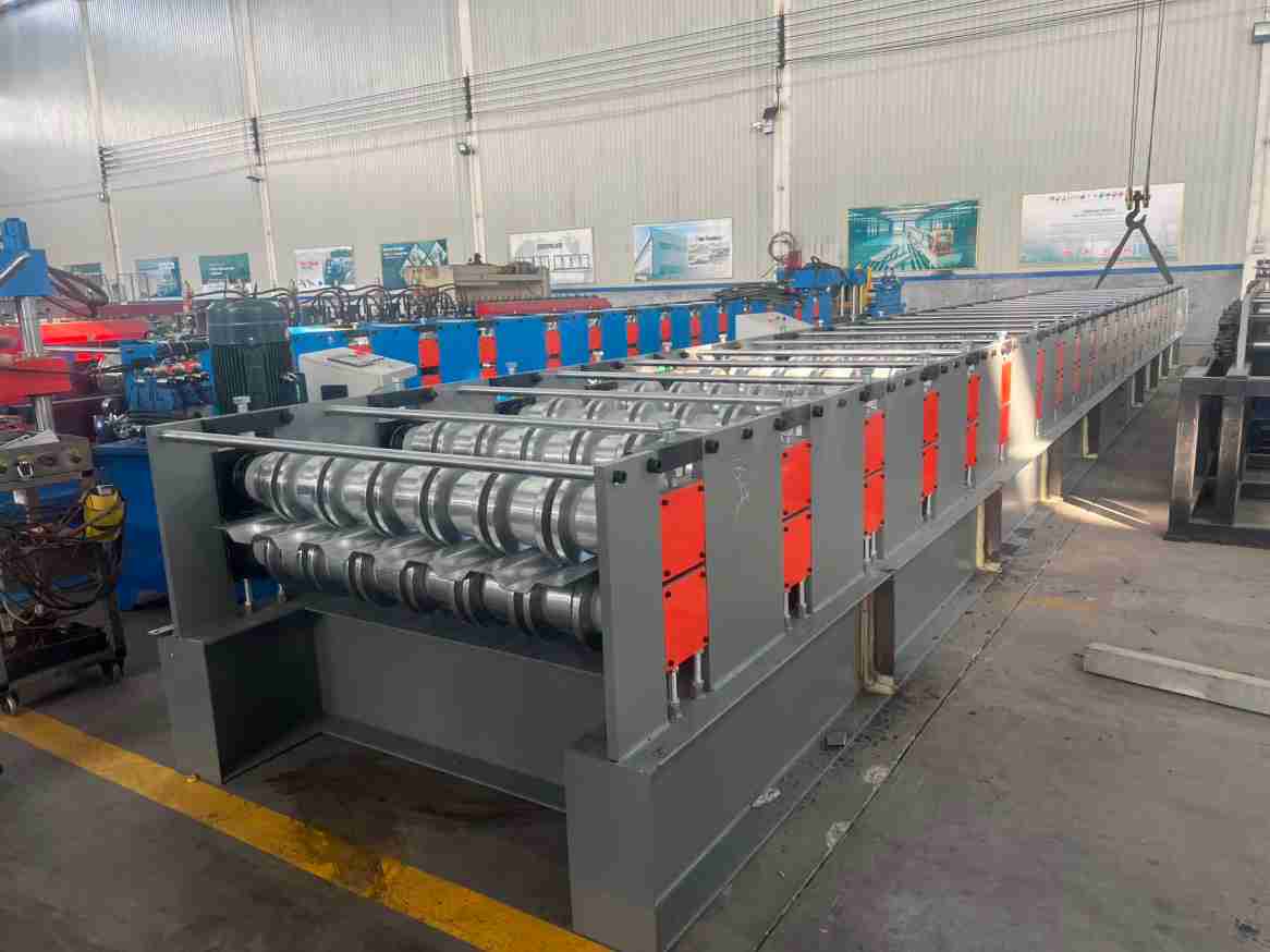 Precision roll forming station shaping the container panel profile with high-grade forged rollers